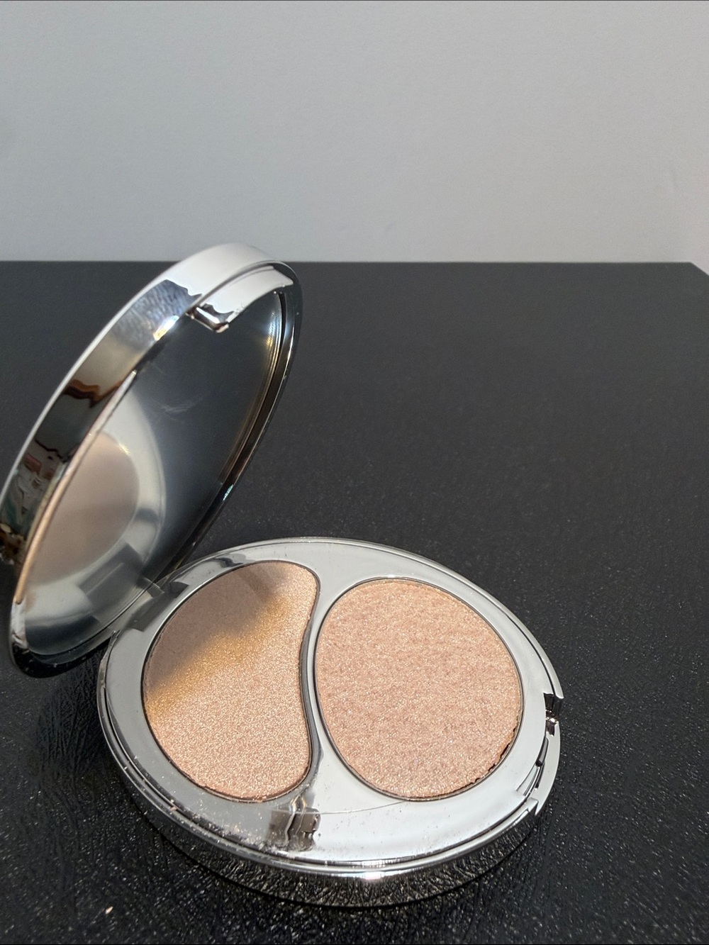 Dual-Shade Highlighter Compact 01 champagne halo new